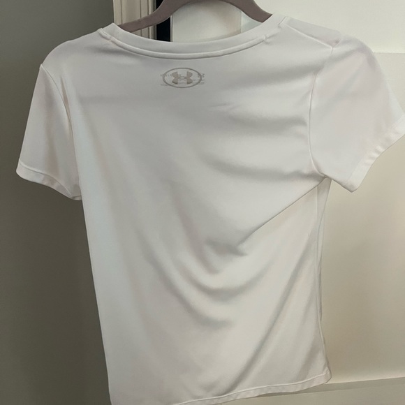 White under armor shirt. - Picture 3 of 3
